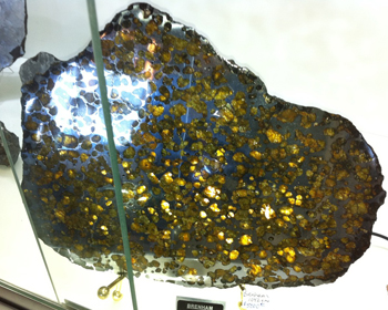 パラサイト隕石 の原石